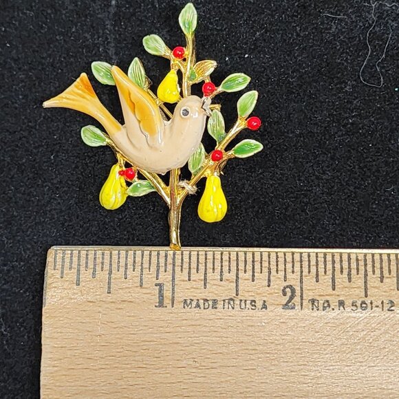 Vintage Signed ART Partridge in a Pear Tree Enamel Brooch - Picture 3 of 5